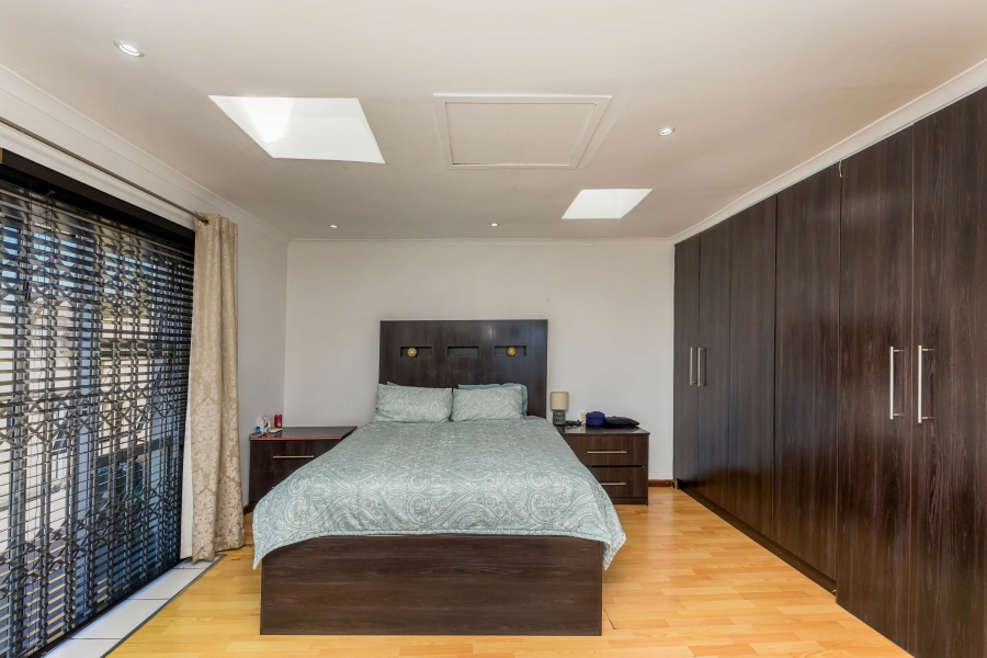 6 Bedroom Property for Sale in Walmer Estate Western Cape